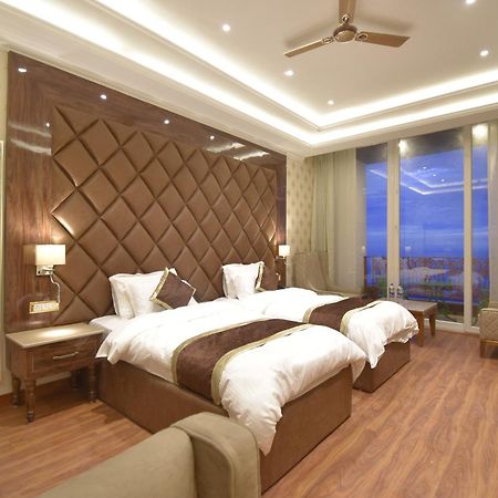 Grand Him Queen Ac Centralized Dharamshala Exteriör bild
