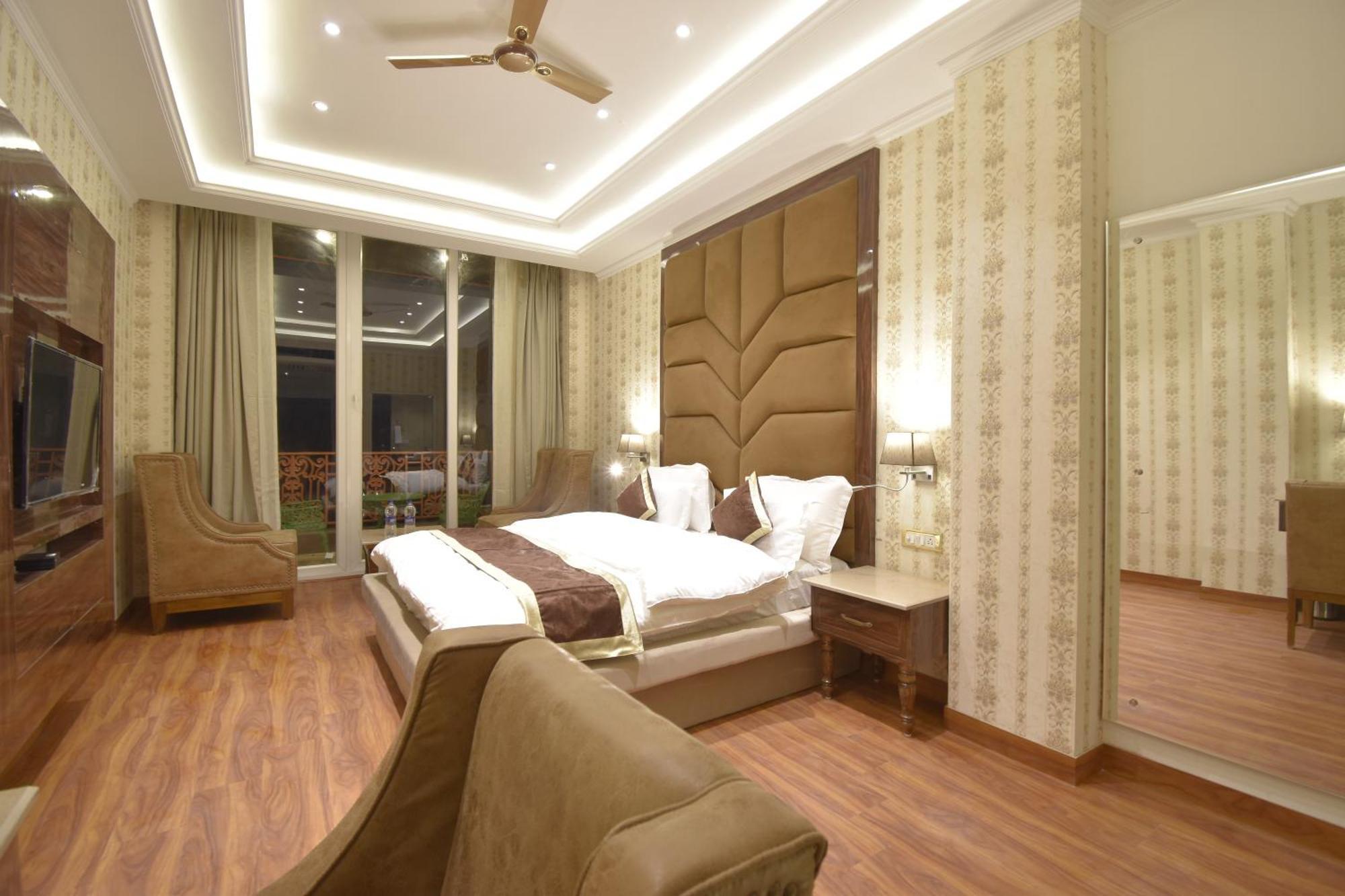 Grand Him Queen Ac Centralized Dharamshala Exteriör bild