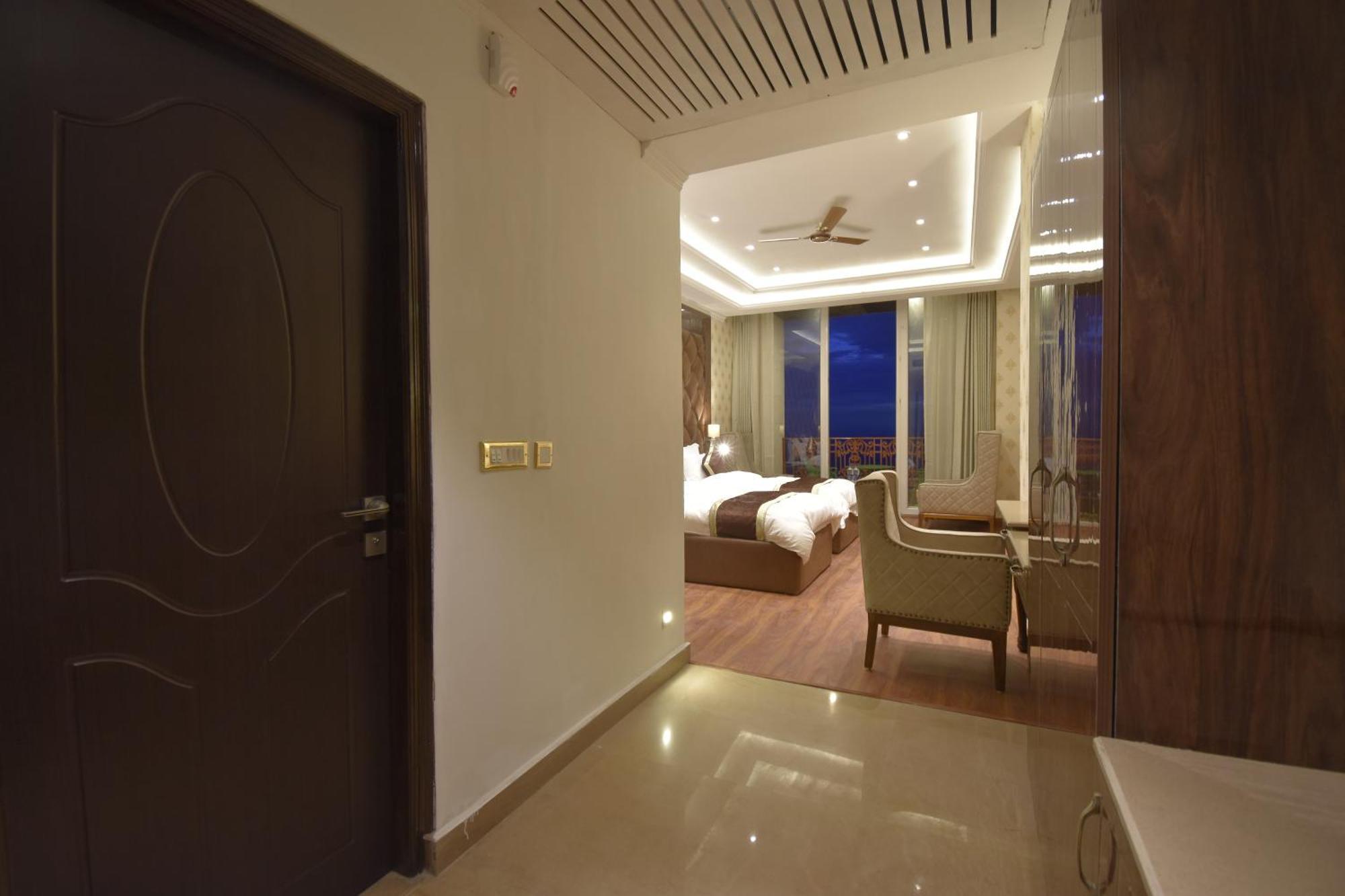 Grand Him Queen Ac Centralized Dharamshala Exteriör bild